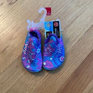 Water shoes with UVF 50 girls size S (5-6), NWT